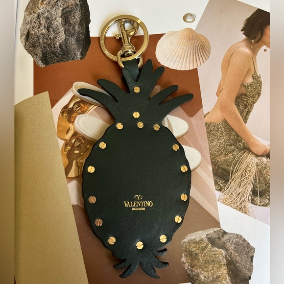 Valentino Garavani Studs Pineapple Motif Leather Key Ring Bag Charm - Picture 5 of 8